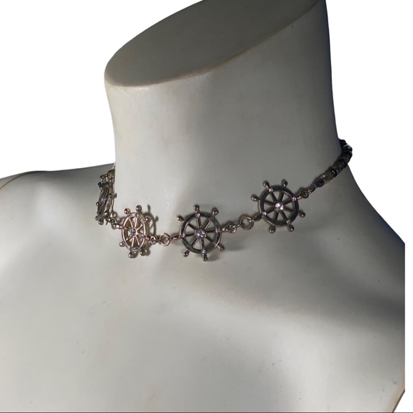 Silver colored steering wheel and micro beaded handmade choker - Picture 5 of 6